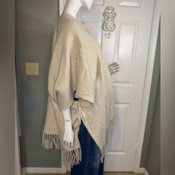 Universal Thread Women's Cream Cardigan. - Picture 1 of 10